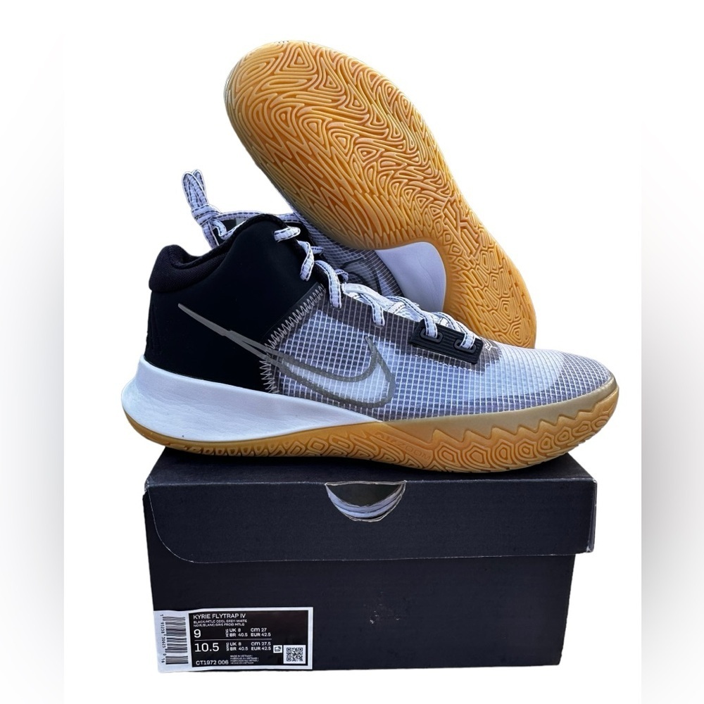 NIB M KYRIE FLYTRAP IV​
